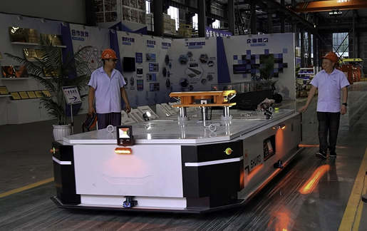 30T 牽引 AGV 在物流行業(yè)優(yōu)勢顯著，具備強大負(fù)載、精準(zhǔn)導(dǎo)航、自動化作業(yè)、適應(yīng)復(fù)雜環(huán)境、節(jié)省人力、便于集成以及安全性能突出等優(yōu)勢，助力物流高效運作。